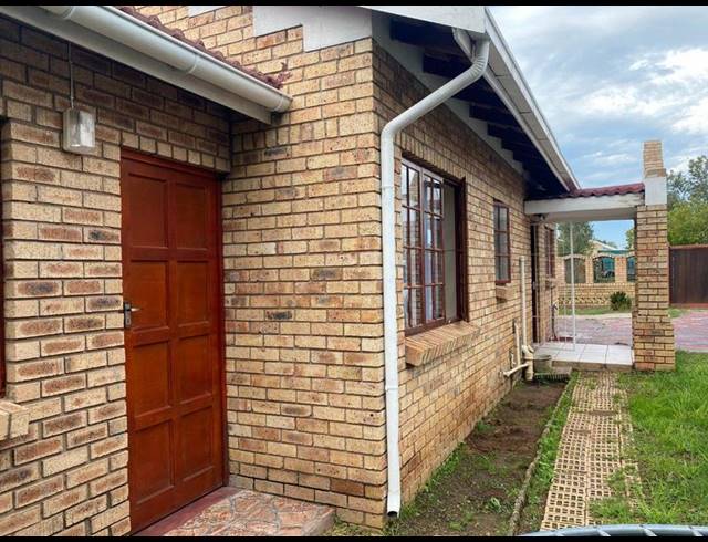 0 BEDROOM HOUSE FOR SALE IN KOMANI PARK
